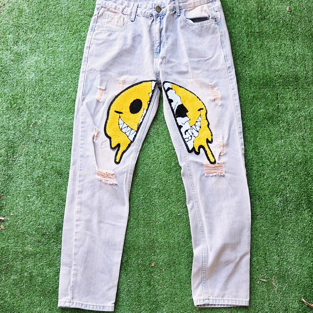 Trendy Gray/Pink Slim Jeans with Yellow Graphic Size 32